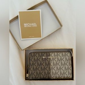 Michael Kors Signature Jet Set Double Zip Wristlet Wallet